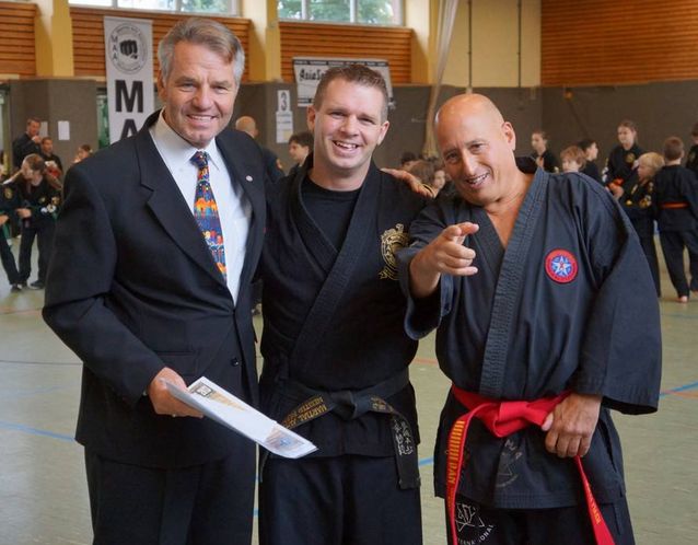 Kampfkunstsportler Hannover begehen 10jähriges Jubiläum und spenden für den guten Zweck