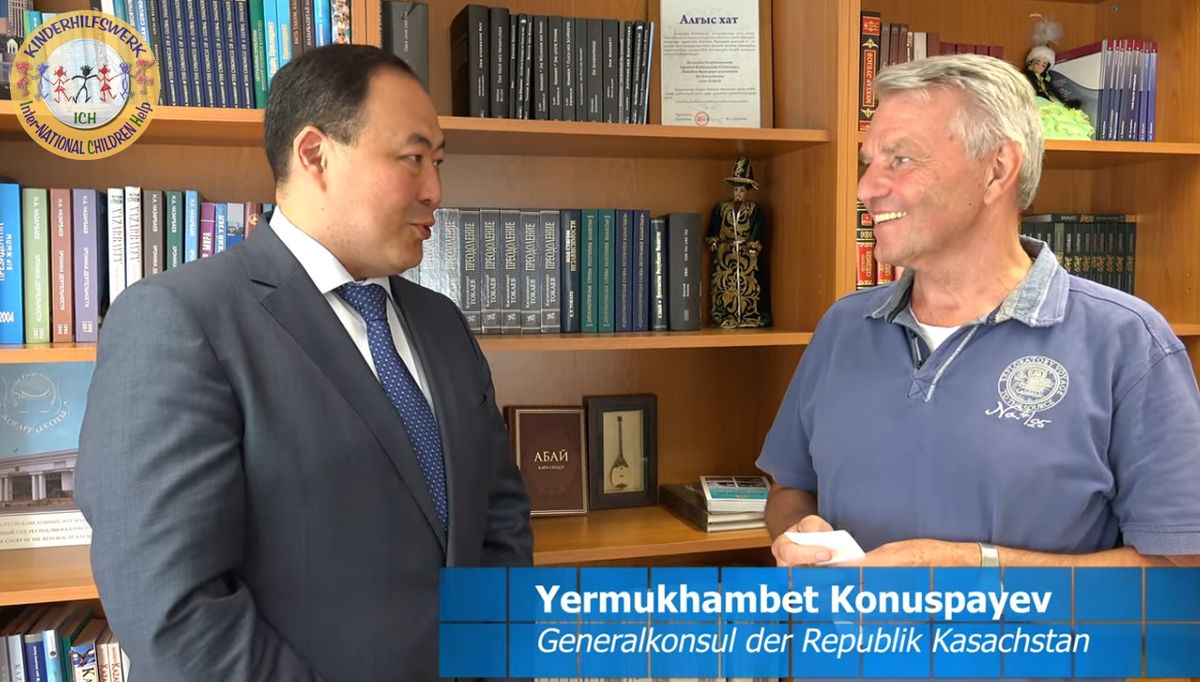 Kasachstan Startbild Video Generalkosnul Yermukhambet Konuspayev mit Dr Dieter Kindermann