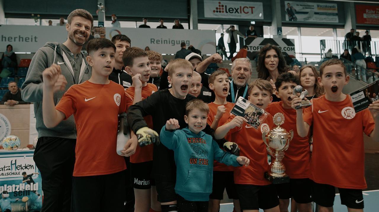 250312 300 Fussballhelden kaempfen fuer ICH e. V. Pokale 1