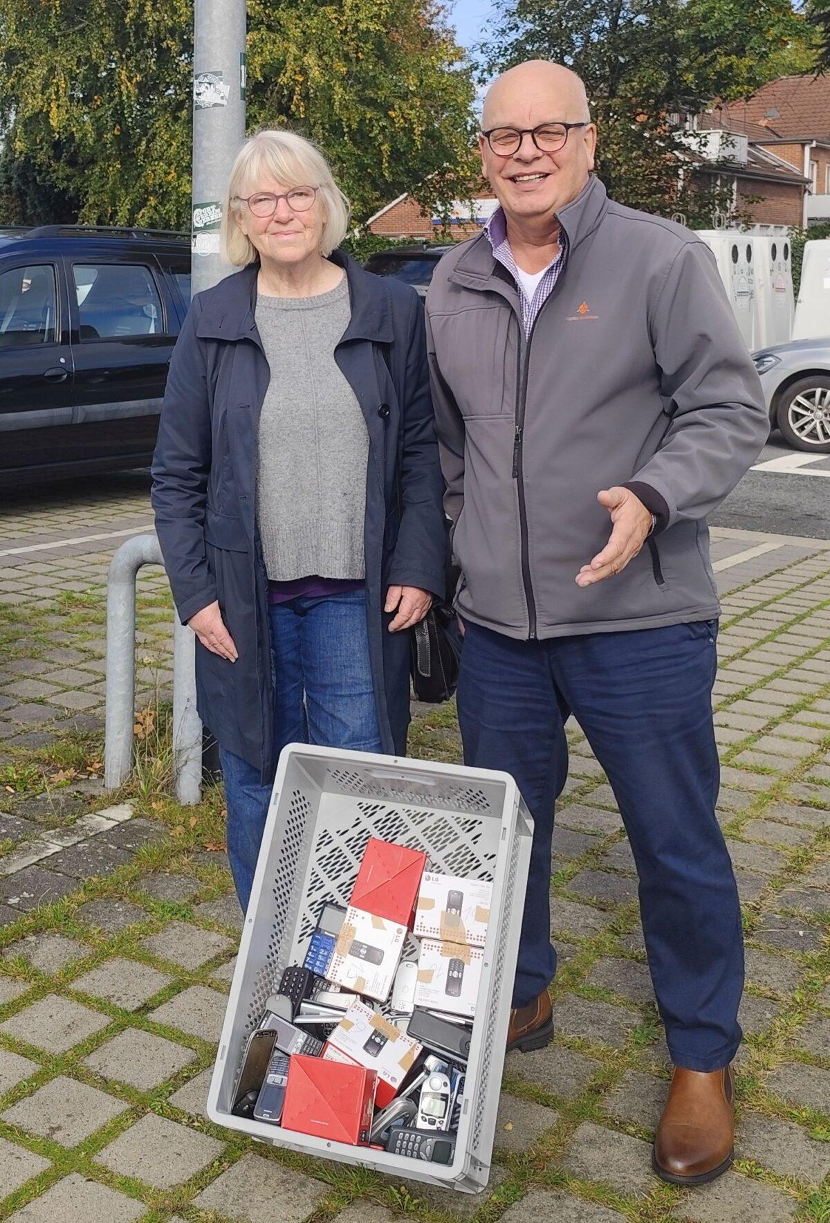 Annegret von Essen, Vorsitzende NABU Ortgruppe Ganderkesee und Jürgen R. Grobbin