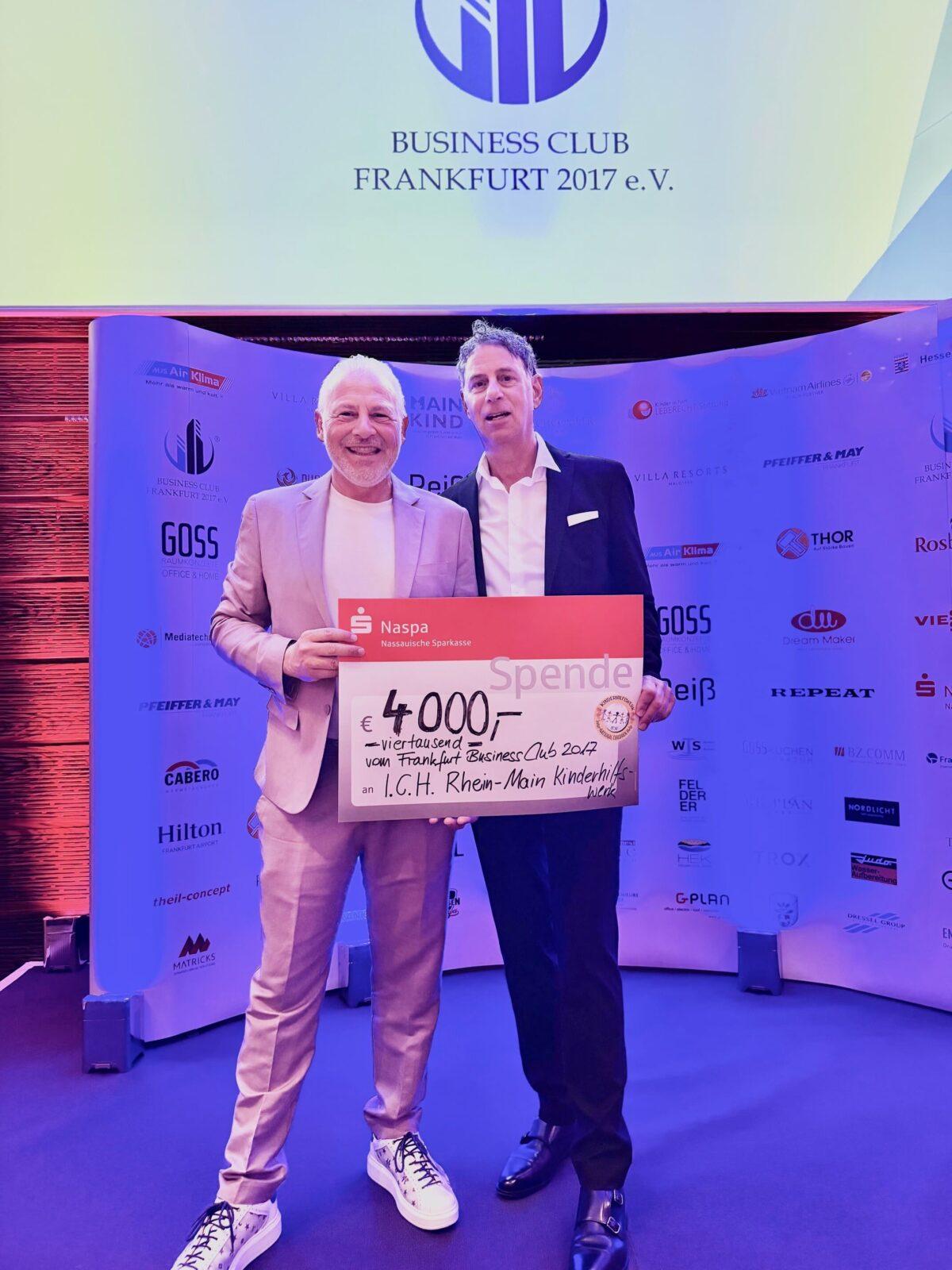 Siegerehrung: Sirri Haydar & Norbert Overkamp gratulieren Blacky Schwarzer & Timo Boll bei den 9. Charity Golf Open